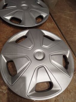 Predám originálne puklice Ford R16 – sada 4 ks