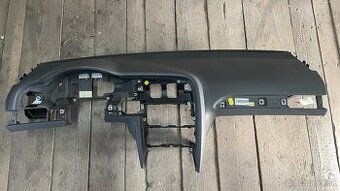 Audi A6 C6 sivá palubovka