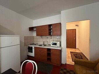 Prerobená garsónka s balkónom a pivnicou, Komárno