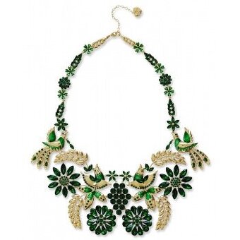 Kúpi rôzne veľké náhrdelníky od Petra Tóth