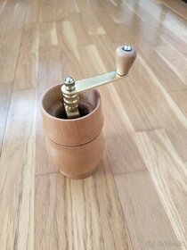 Lodos Rondo drevený ručný mlynček na kávu