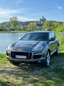 Porsche cayenne turbo V8