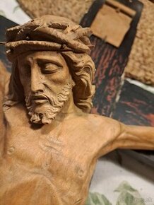 Ježiš na kríži drevorezba