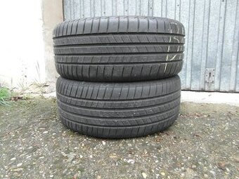 225/40 R18