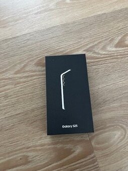 Samsung Galaxy S25 256 GB Navy modra