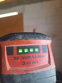 Hilti baterku - 1