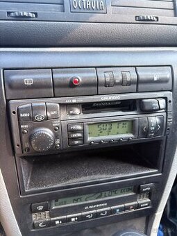 Autorádio GRUNDIG Škoda