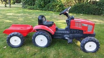 Šlapací traktor s vlečkou