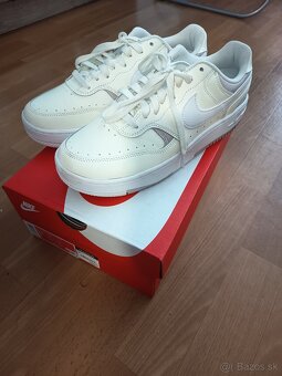 Predám dámske botasky Nike