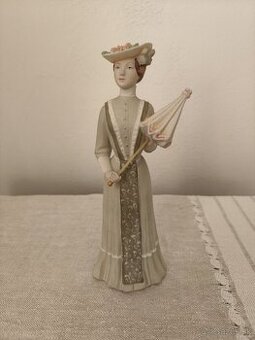 Royal dux žena s dáždnikom porcelánová soška