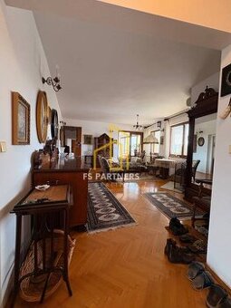 Predaj priestranného 5-izbového bytu v centre Komárna – Pető