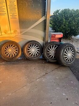 Predám pneumatiky s diskami.