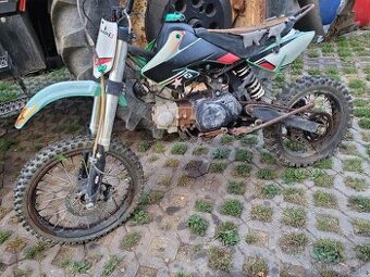 Rozpredám pitbike na náhradné diely