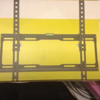 Držiak na stenu pre TV.