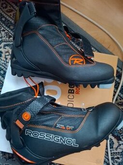 predám lyžiarky Rossignol, veľkosť 42, viazanie NNN -