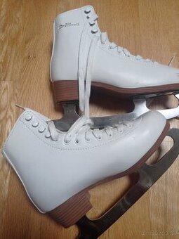 Dievčenské korčule