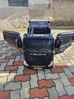 Elektrický  kamión TRUCK s návesom