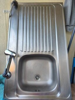 Umývadlo s batériou