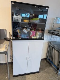 skrynka,policky,botnik