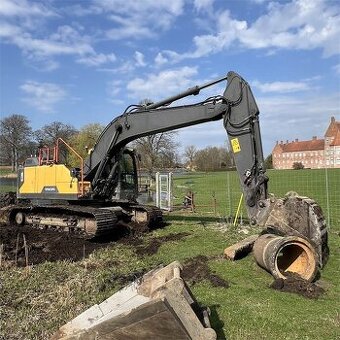 VOLVO EC220EL,