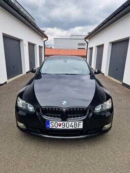 BMW e92 320i coupe manuál