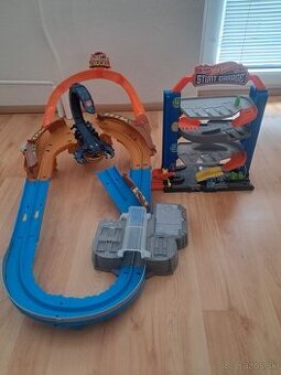 Hot Wheels dráha + parkovisko - 1