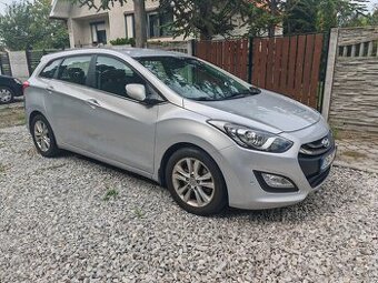Hyundai i30 1.6CRDi 94kW - TOP STAV