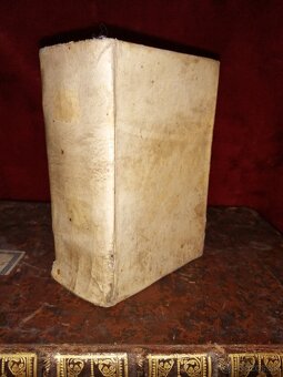 Stará vzácna kniha  Pergamentovy oba l