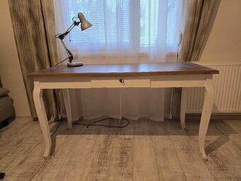 masivny dreveny pisaci stol v provens style+lampa