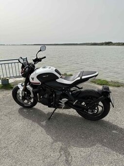 Triumph Trident 660