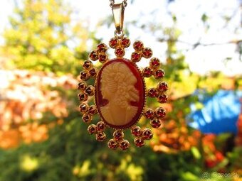 Ponúkam krásny starý dámsky pozlátený strieborný prívesok os