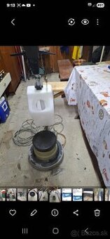 Čistiaci puliovací stroj