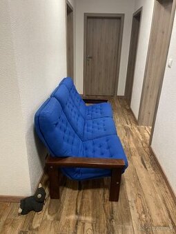 Pohodlná trojsedacka v dobrom stave