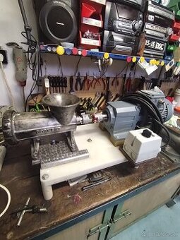 Mlynček na mäso č.32