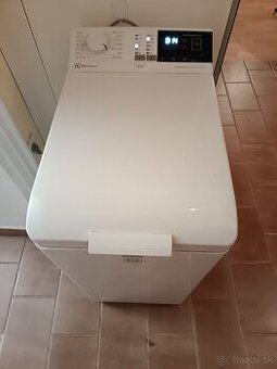 Krásna práčka Electrolux úzka 40 cm