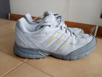 Panske vodeodolne outdoorove botasky ADIDAS.