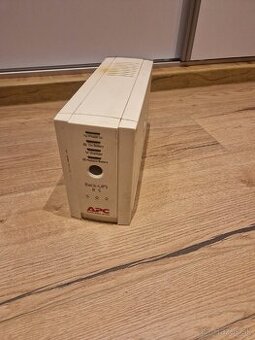 Zalozny zdroj APC 500