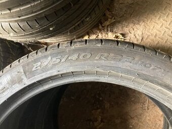 275/40R22 letne