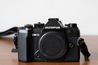 Olympus OM-D E-M5 Mk III = Iba 3500 snímkov