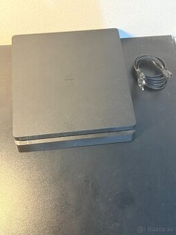 Predám Hernú konzolu PS4 Slim 500GB Minimálne známky používa