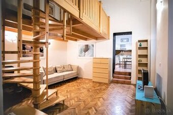 ATYPICKÝ BYT S GALÉRIOU a balkónom na pešej zóne – Panská ul
