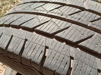 Predam 2ks pneu 215/65/r16C zimne Goodyear