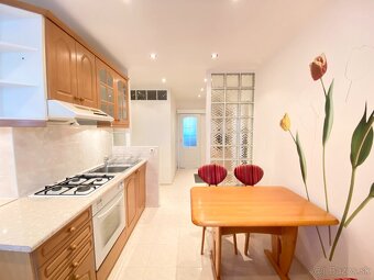 NA PRENÁJOM PRIESTRANNÝ 3-IZBOVÝ BYT V SKVELEJ LOKALITE,