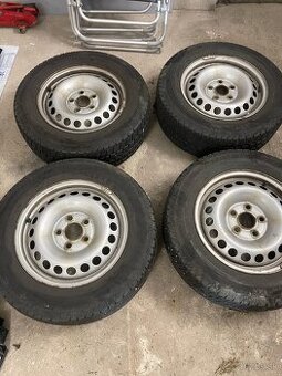 Volkswagen T5 kolesá 5x120 s pneu 215/65 R16 C