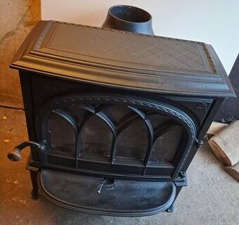 Jotul f400 cb liatinove kachle v dobrém stavu výkon 4-11 kw