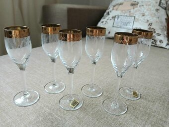 Krásne poháre na stopke - 40ml