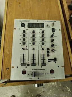 3 - kanálový Behringer DX626 mix