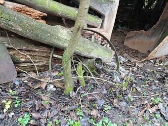 Kolesá z voza aj s nápravou