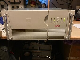 UPS záložný zdroj s batériami