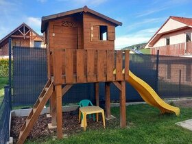 Drevený domček pre deti